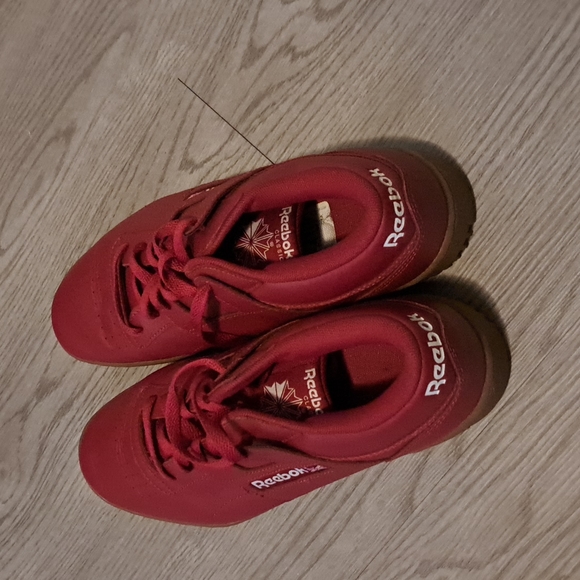 Reebok low tops - Picture 4 of 8